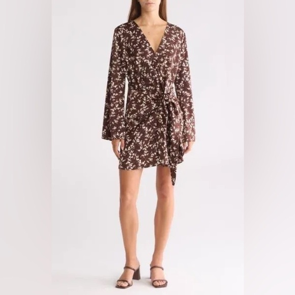 Wayf Dresses & Skirts - Wayf Long Sleeve Floral Dress - Brown and Cream